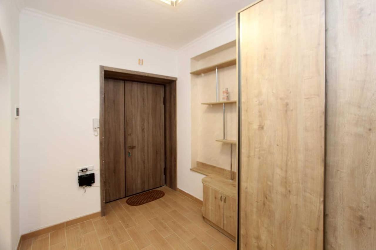 Sunny Apartment In The Center Jerevan Exteriör bild